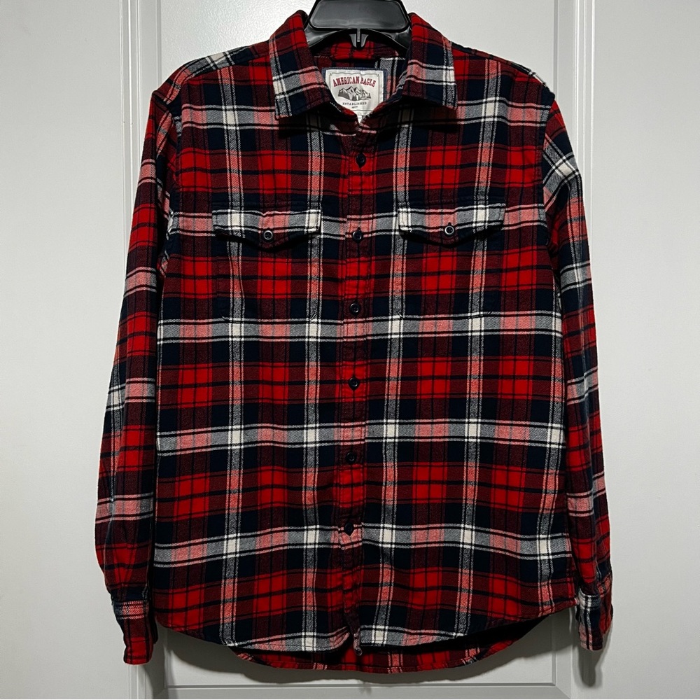 American Eagle Men’s Plaid Button Up Flannel Shirt in Red/White/Black
